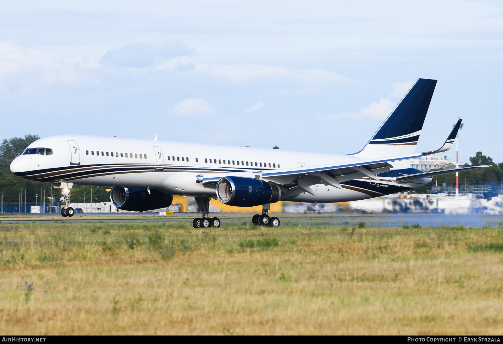 Aircraft Photo of VP-BBE | Boeing 757-23N | AirHistory.net #824715