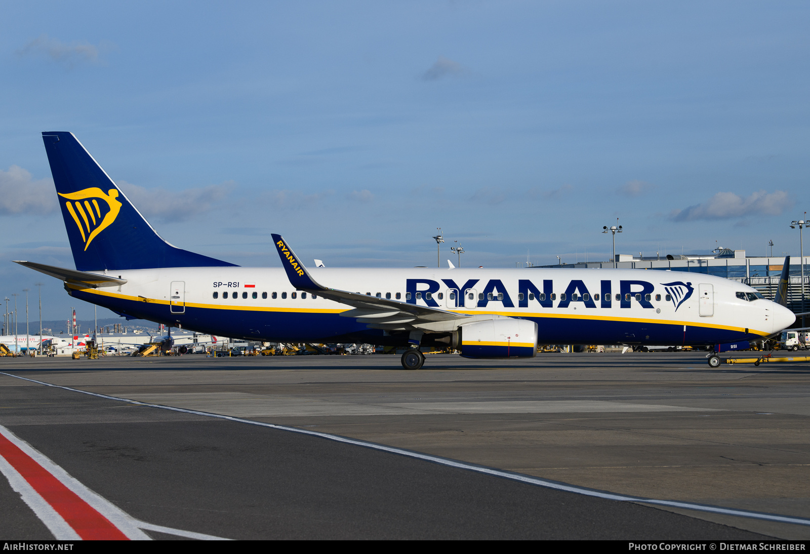 Aircraft Photo of SP-RSI | Boeing 737-800 | Ryanair | AirHistory.net #824766