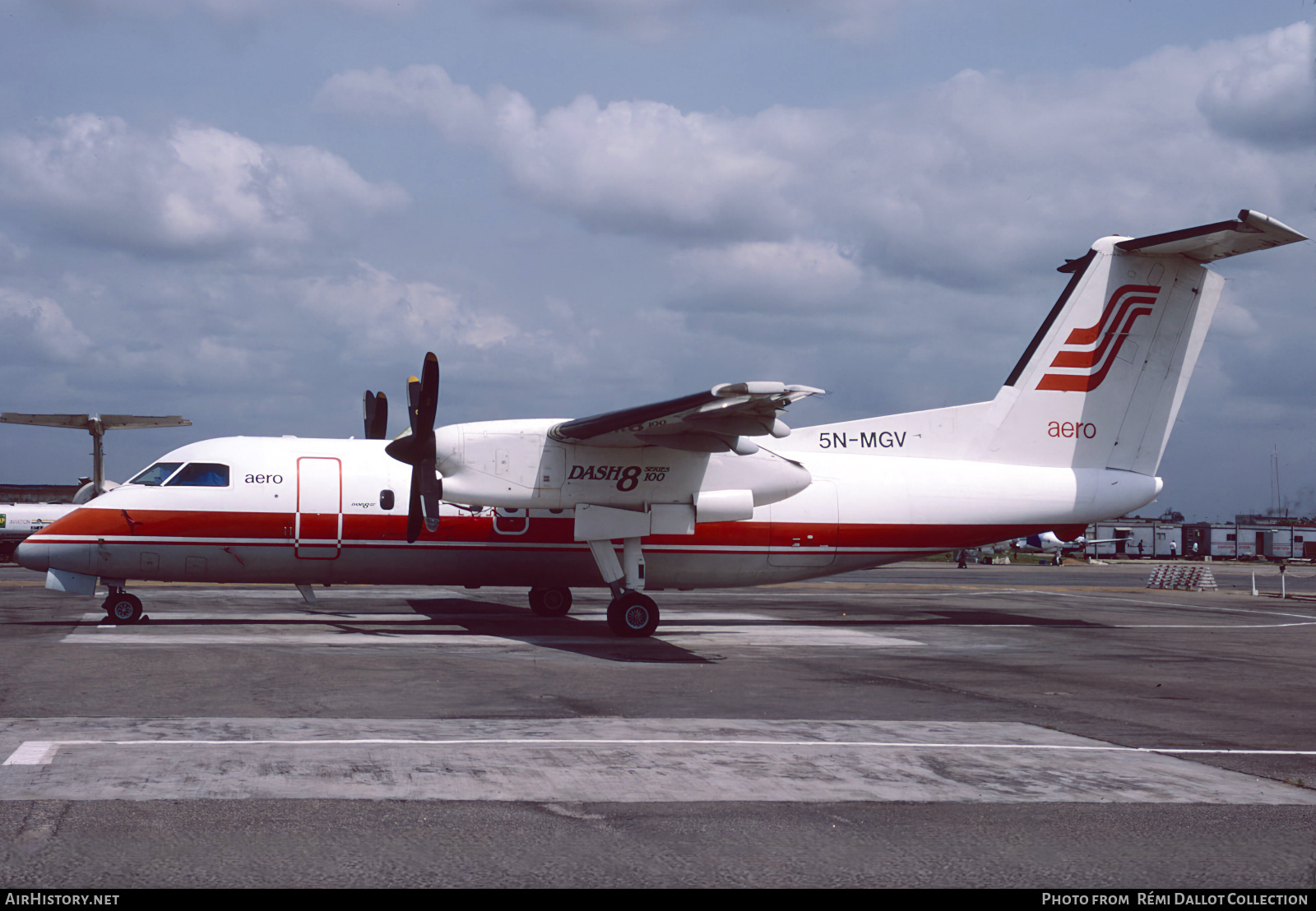 Aircraft Photo of 5N-MGV | De Havilland Canada DHC-8-102 Dash 8 | AeroContractors of Nigeria | AirHistory.net #824971