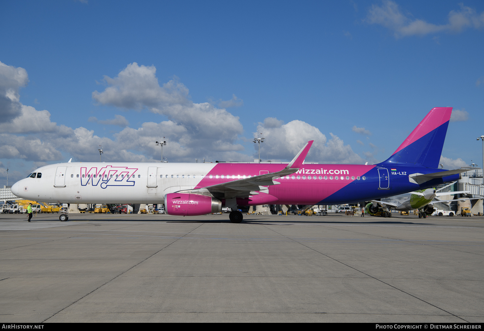 Aircraft Photo of HA-LXZ | Airbus A321-231 | Wizz Air | AirHistory.net #825075