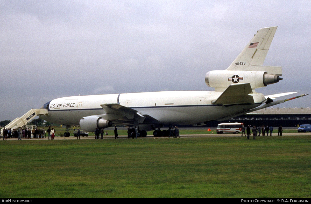 Aircraft Photo of 79-0433 / 90433 | McDonnell Douglas KC-10A Extender (DC-10-30CF) | USA - Air Force | AirHistory.net #825136