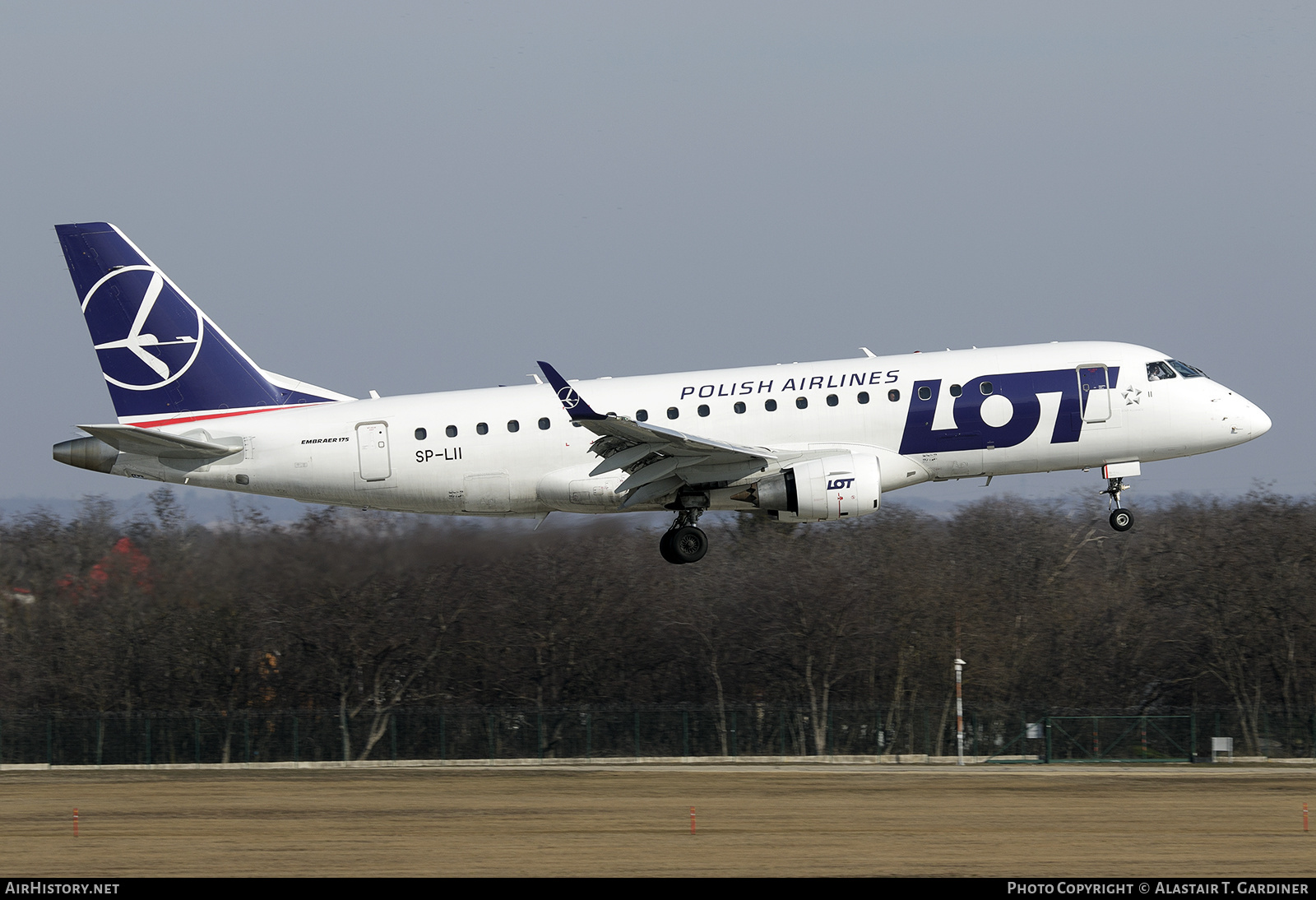 Aircraft Photo of SP-LII | Embraer 175STD (ERJ-170-200STD) | LOT Polish Airlines - Polskie Linie Lotnicze | AirHistory.net #825278