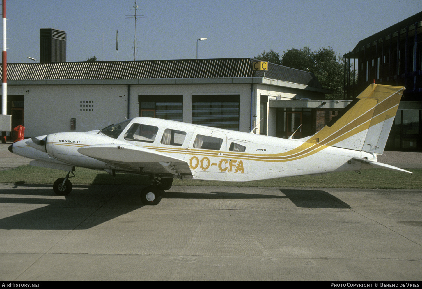 Aircraft Photo of OO-CFA | Piper PA-34-200T Seneca II | AirHistory.net #825349