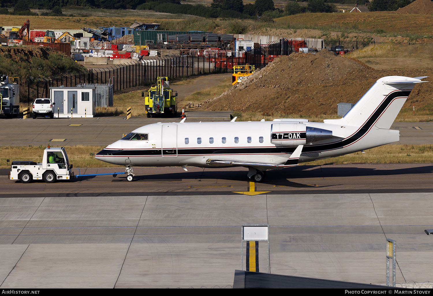 Aircraft Photo of T7-OAK | Bombardier Challenger 604 (CL-600-2B16) | AirHistory.net #825356
