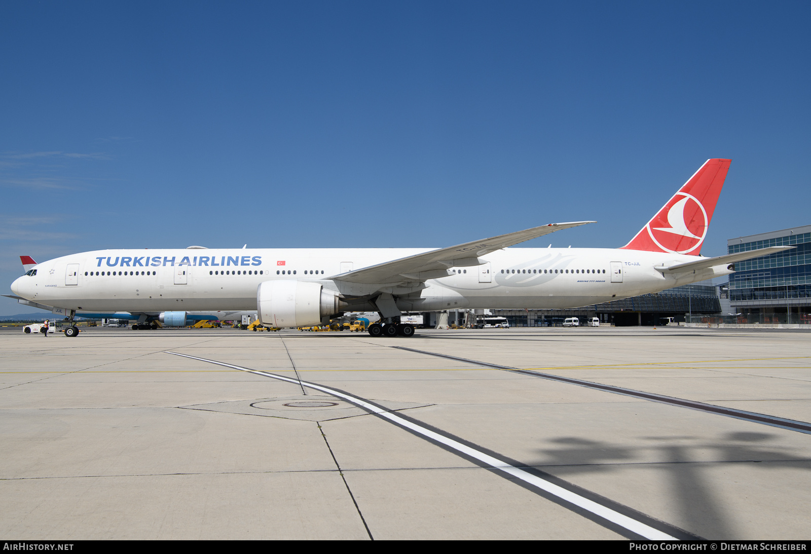 Aircraft Photo of TC-JJL | Boeing 777-3F2/ER | Turkish Airlines | AirHistory.net #825736