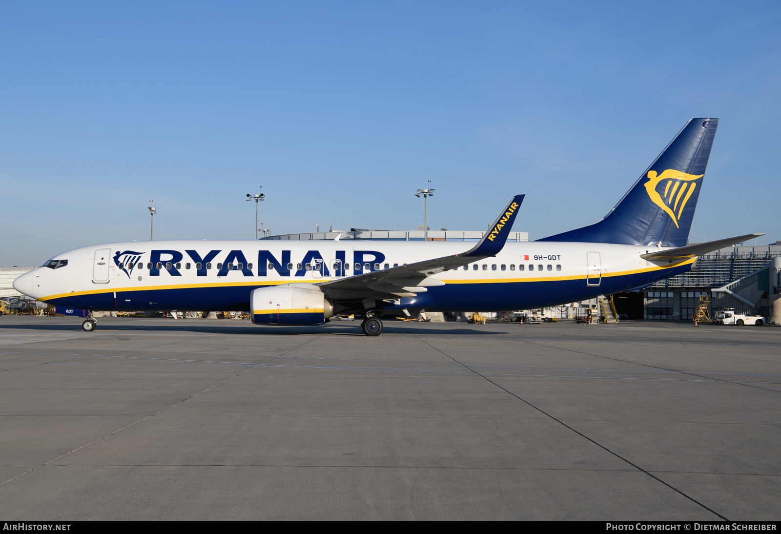 Aircraft Photo of 9H-QDT | Boeing 737-800 | Ryanair | AirHistory.net #825784