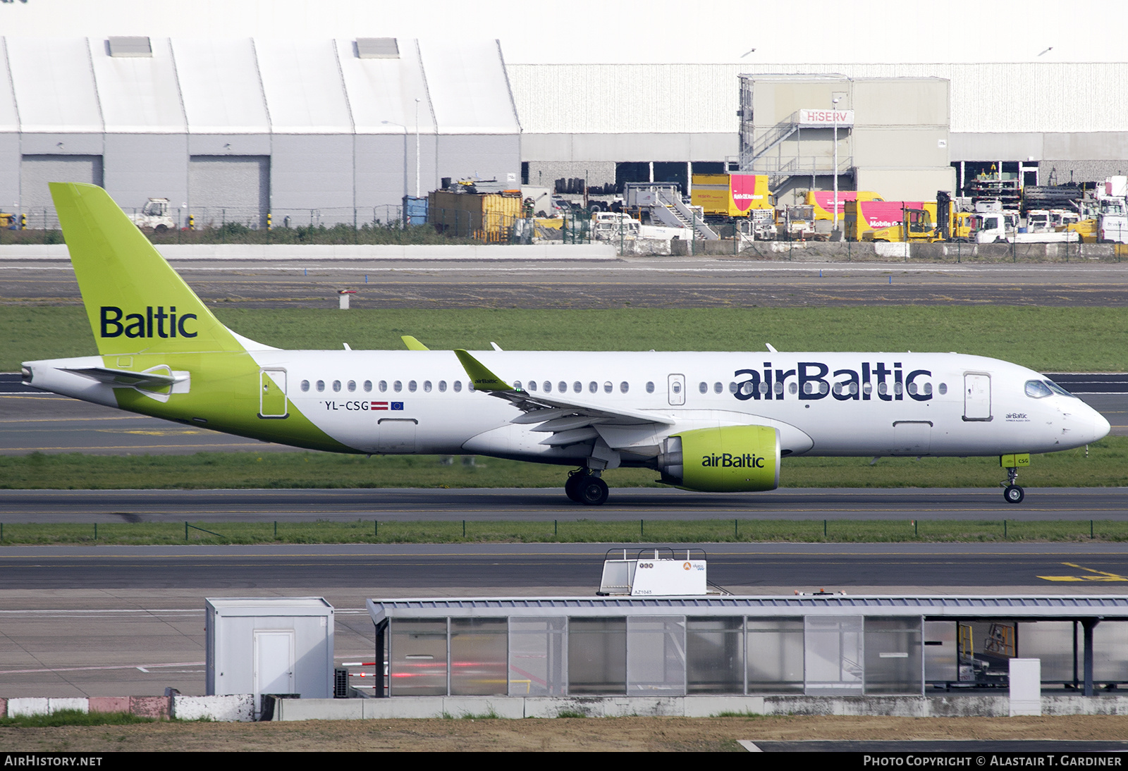 Aircraft Photo of YL-CSG | Bombardier CSeries CS300 (BD-500-1A11) | AirBaltic | AirHistory.net #826055