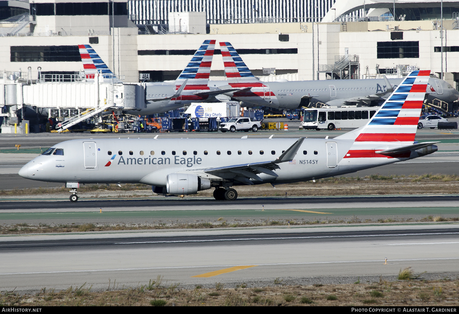 Aircraft Photo of N514SY | Embraer 175LR (ERJ-170-200LR) | American Eagle | AirHistory.net #826112