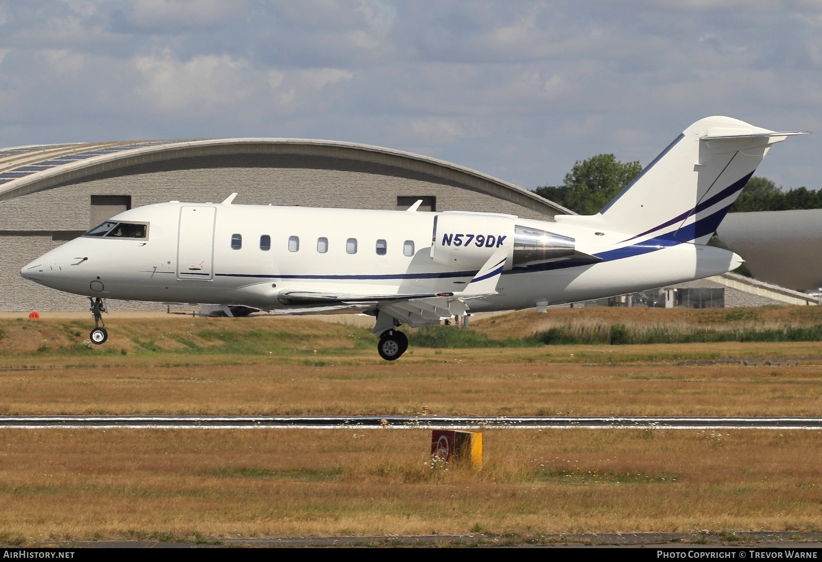 Aircraft Photo of N579DK | Bombardier Challenger 650 (CL-600-2B16) | AirHistory.net #826503