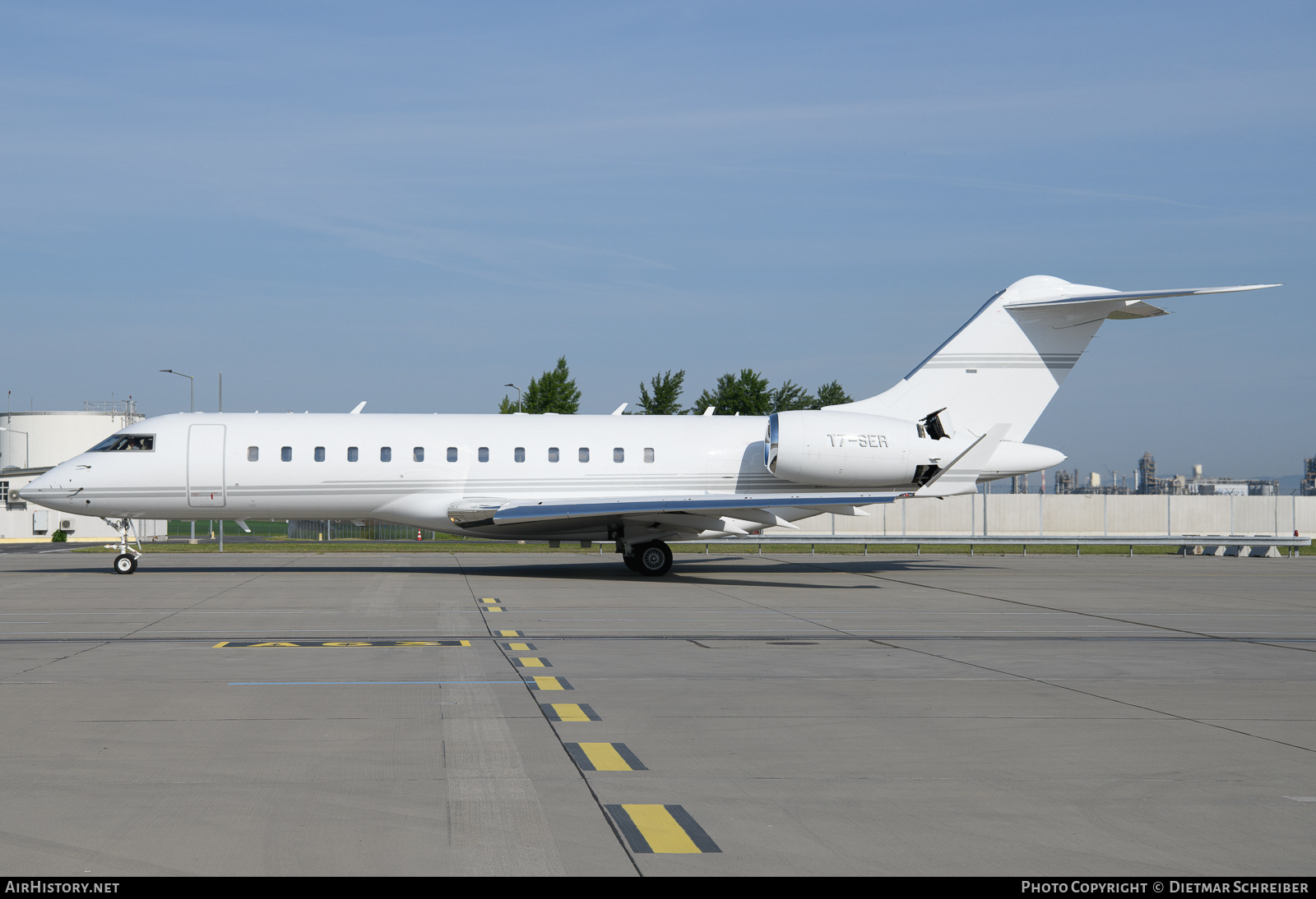 Aircraft Photo of T7-SER | Bombardier Global Express (BD-700-1A10) | AirHistory.net #826510