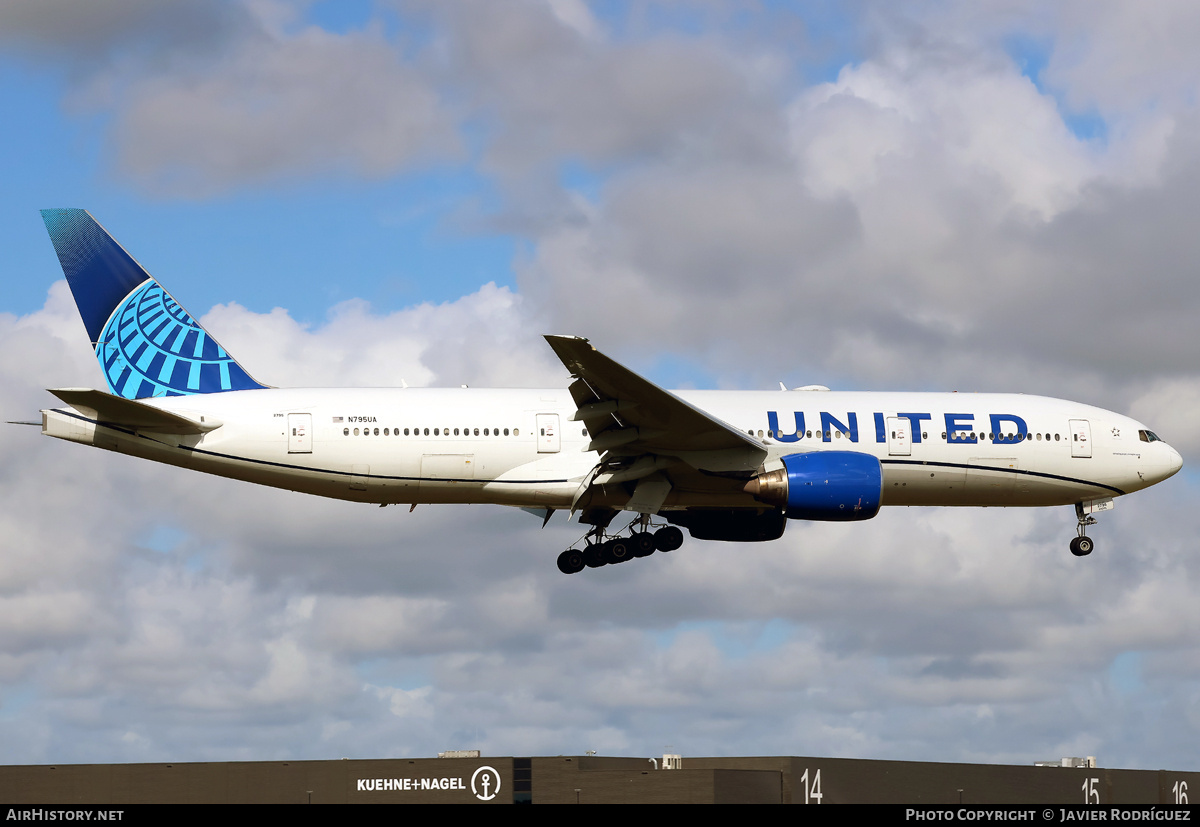 Aircraft Photo of N795UA | Boeing 777-222/ER | United Airlines | AirHistory.net #826562
