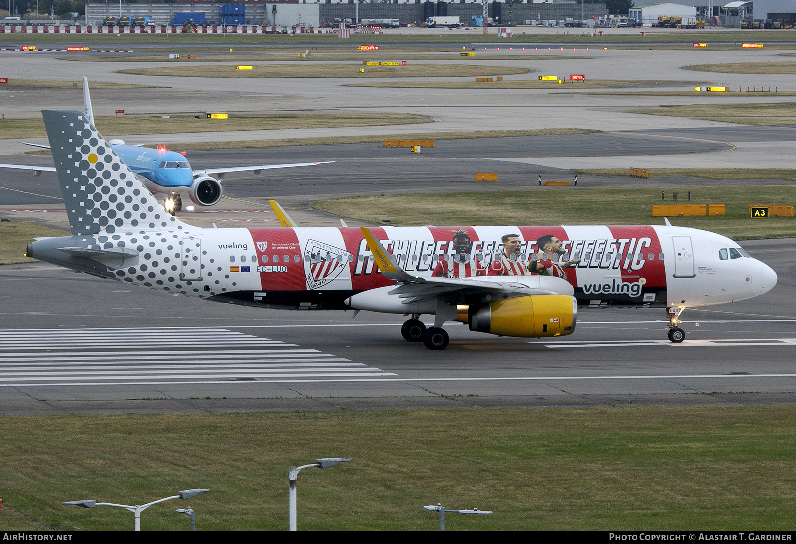 Aircraft Photo of EC-LUO | Airbus A320-232 | Vueling Airlines | AirHistory.net #826639