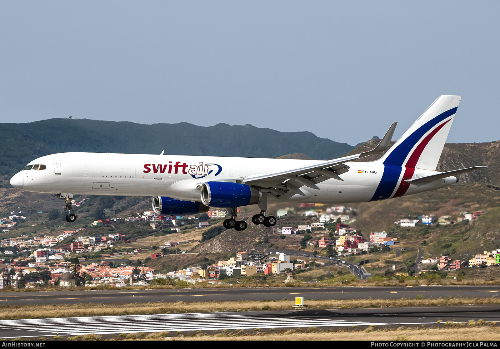 Aircraft Photo of EC-NIU | Boeing 757-223(PCF) | Swiftair | AirHistory.net #826660