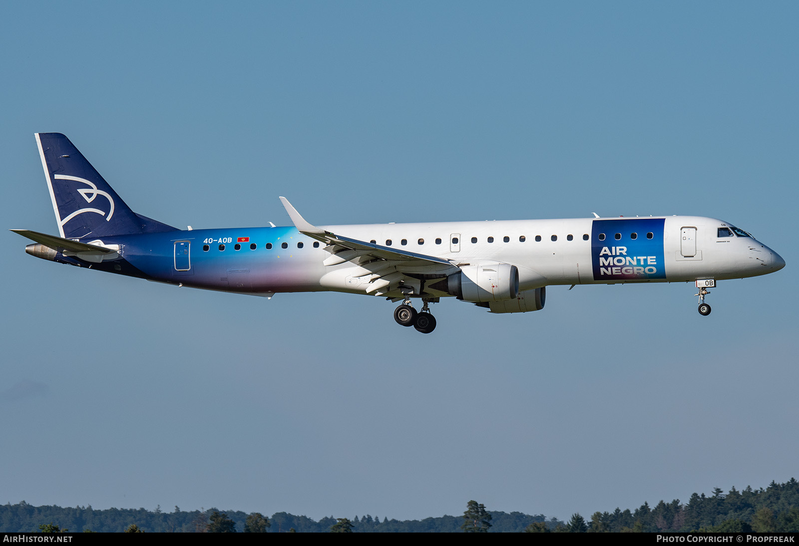 Aircraft Photo of 4O-AOB | Embraer 195LR (ERJ-190-200LR) | Air Montenegro | AirHistory.net #826952