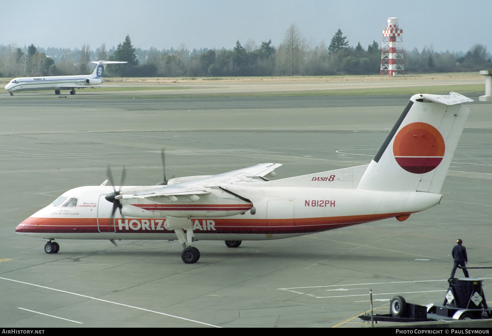 Aircraft Photo of N812PH | De Havilland Canada DHC-8-103 Dash 8 | Horizon Air | AirHistory.net #827015