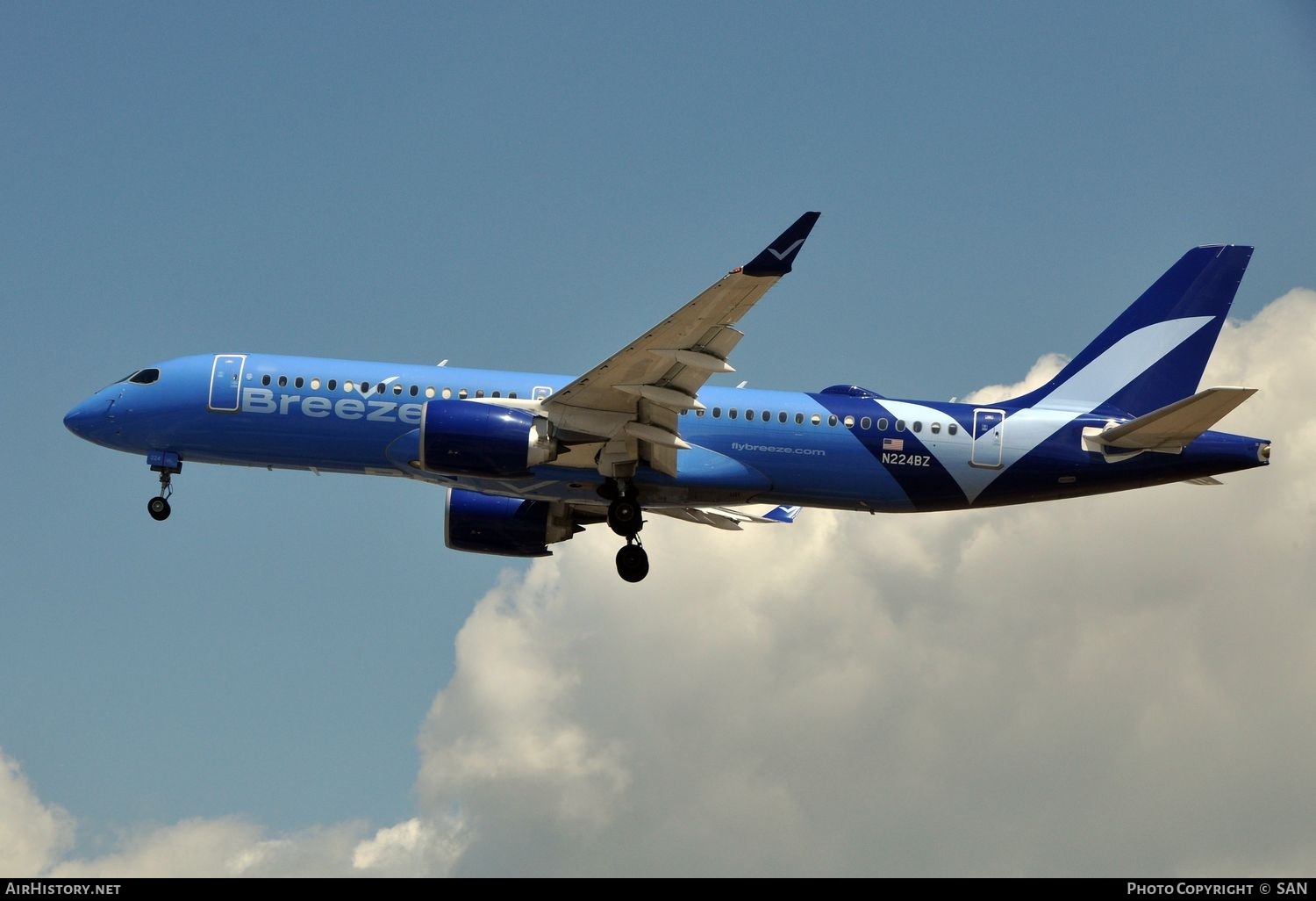 Aircraft Photo of N224BZ | Airbus A220-300 (BD-500-1A11) | Breeze Airways | AirHistory.net #827284
