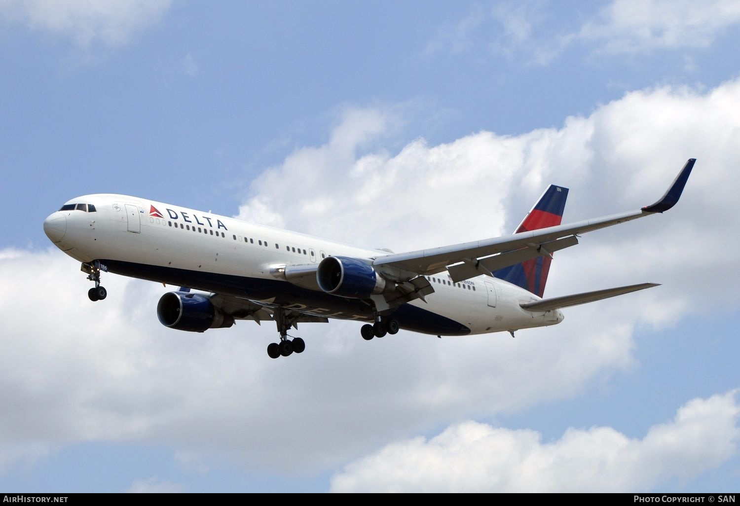 Aircraft Photo of N186DN | Boeing 767-332/ER | Delta Air Lines | AirHistory.net #827311