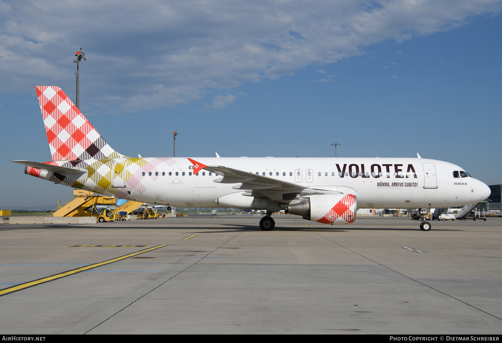 Aircraft Photo of EC-NNY | Airbus A320-214 | Volotea | AirHistory.net #827317