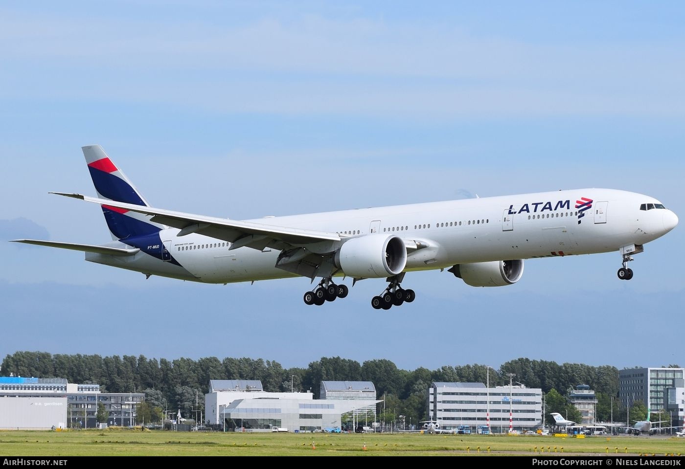 Aircraft Photo of PT-MUD | Boeing 777-32W/ER | LATAM Airlines | AirHistory.net #827318