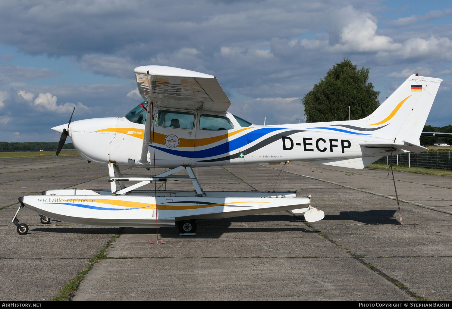 Aircraft Photo of D-ECFP | Cessna 172P Skyhawk | Baltic Seaplane | AirHistory.net #827345