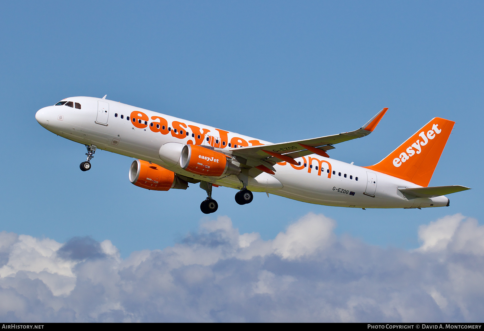 Aircraft Photo of G-EZOG | Airbus A320-214 | EasyJet | AirHistory.net #827354