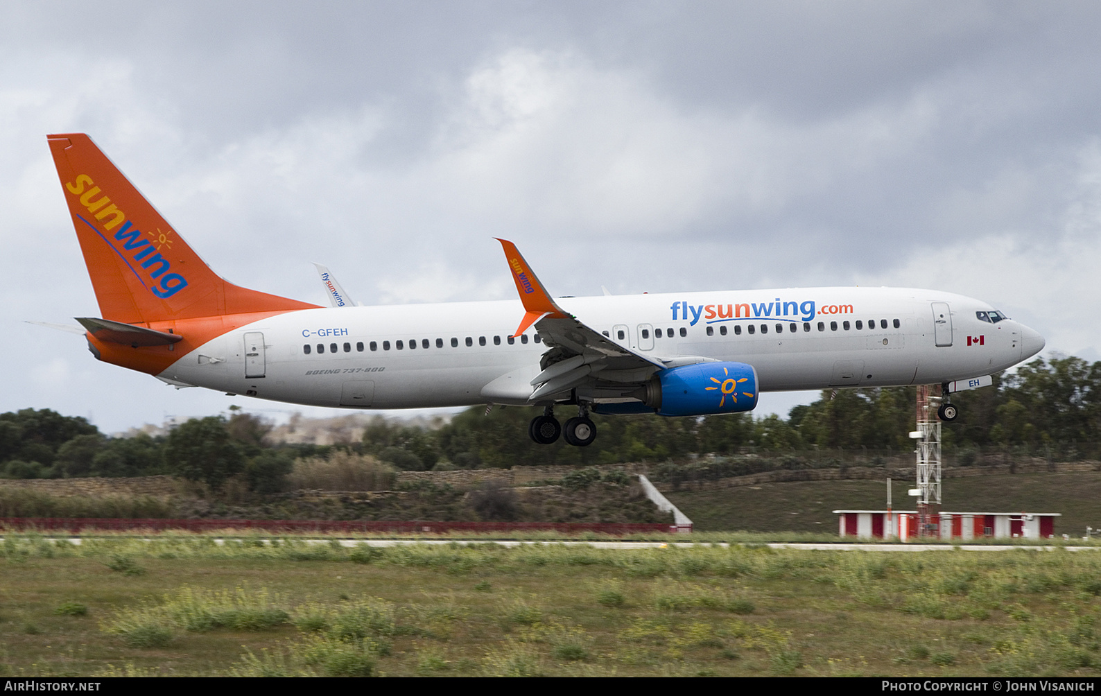 Aircraft Photo of C-GFEH | Boeing 737-8GS | Sunwing Airlines | AirHistory.net #827397