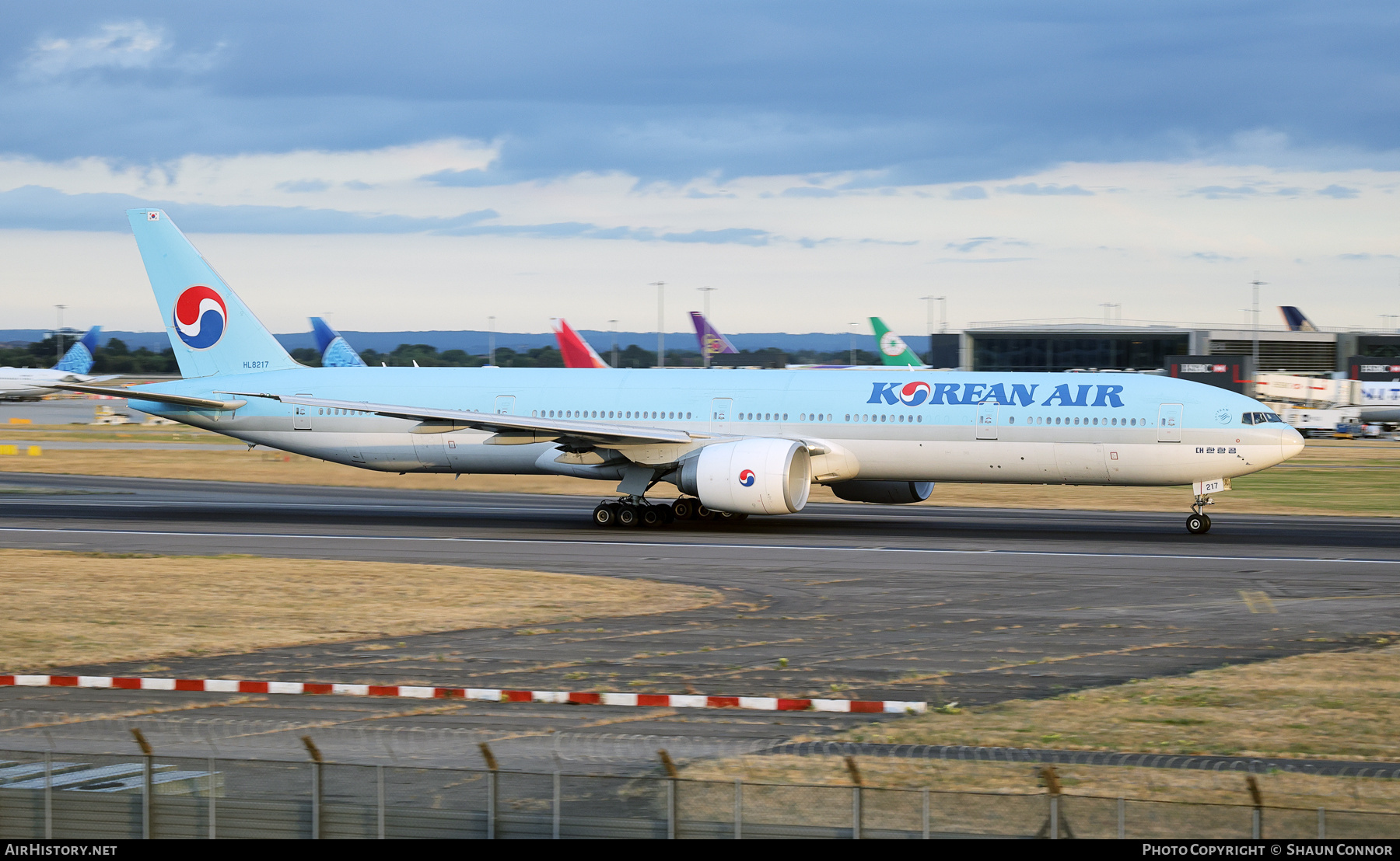 Aircraft Photo of HL8217 | Boeing 777-3B5/ER | Korean Air | AirHistory.net #828111