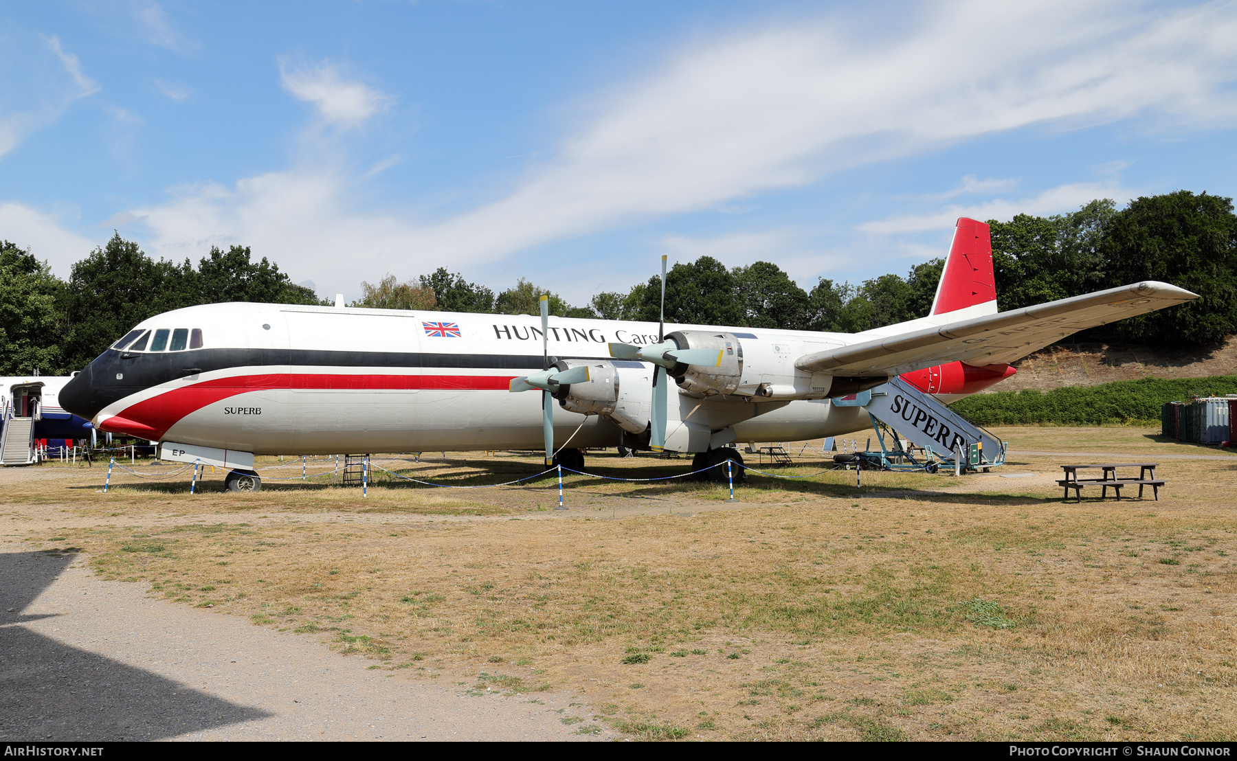 Aircraft Photo of G-APEP | Vickers 953C Merchantman | Hunting Cargo Airlines | AirHistory.net #828276