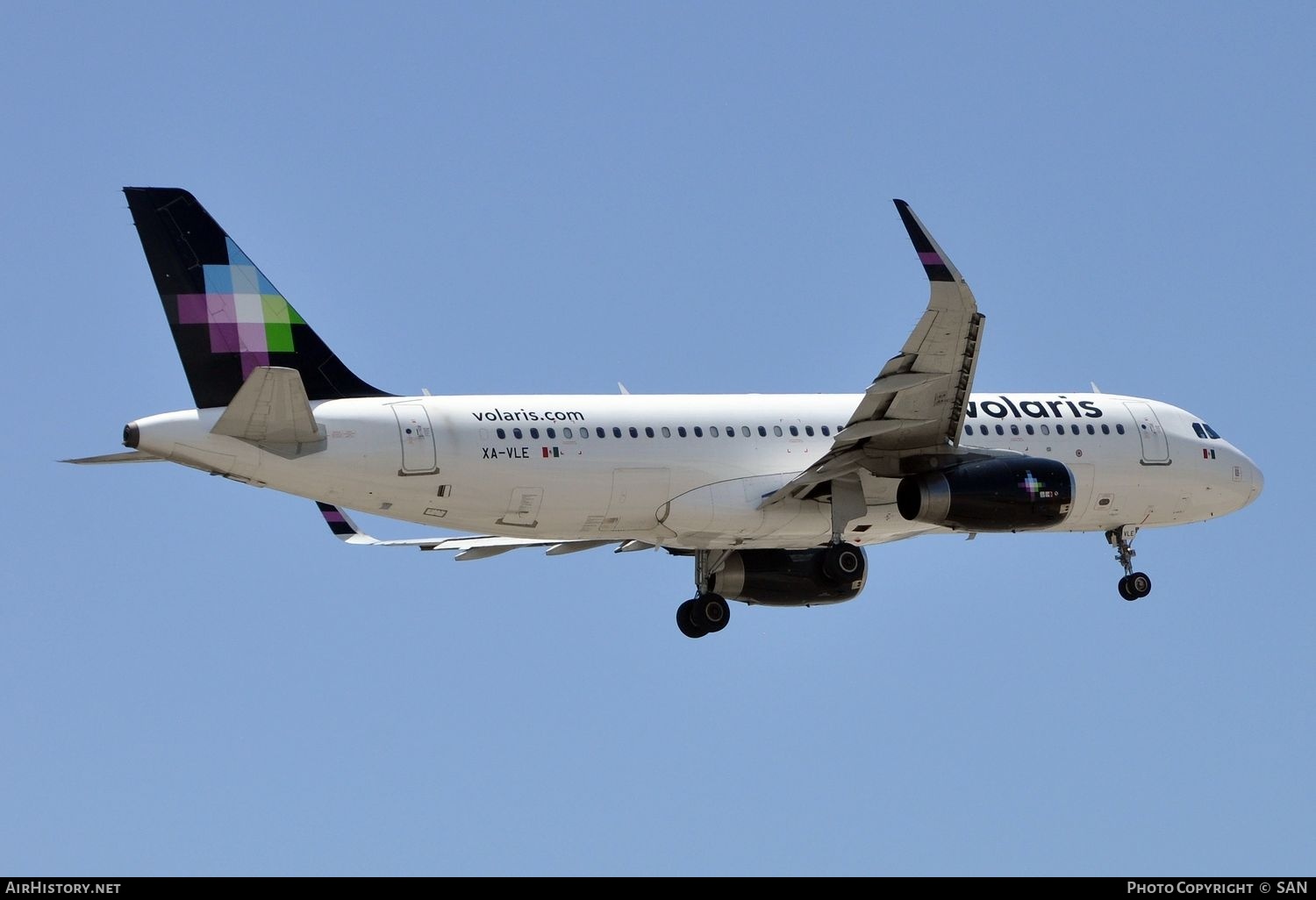 Aircraft Photo of XA-VLE | Airbus A320-233 | Volaris | AirHistory.net #828320