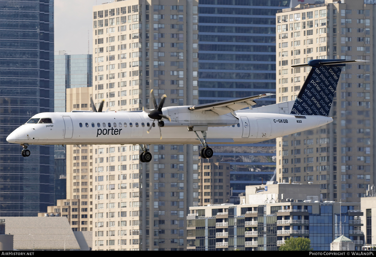 Aircraft Photo of C-GKQB | Bombardier DHC-8-402 Dash 8 | Porter Airlines | AirHistory.net #828337