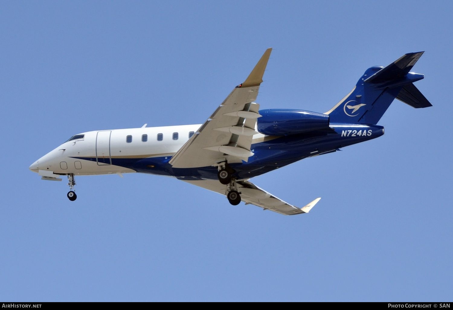 Aircraft Photo of N724AS | Bombardier Challenger 350 (BD-100-1A10) | Airshare | AirHistory.net #828353