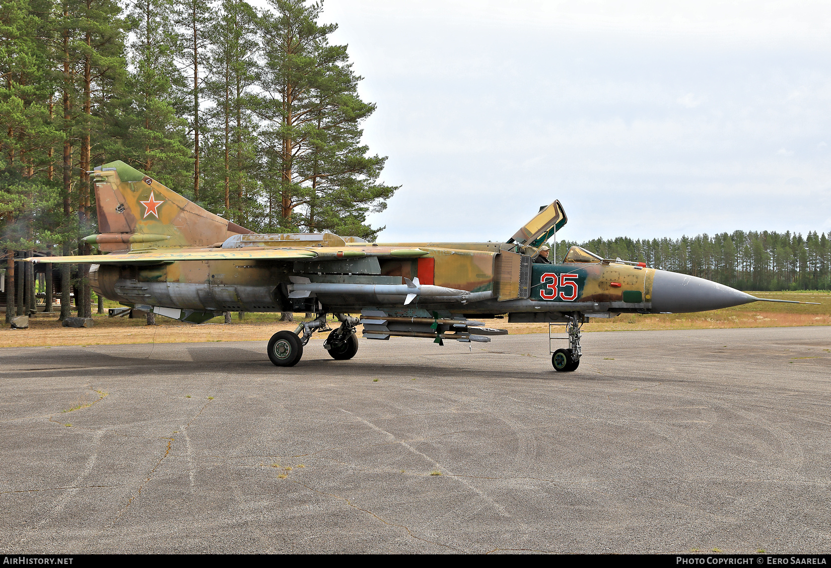Aircraft Photo of 35 red | Mikoyan-Gurevich MiG-23MLD | Soviet Union - Air Force | AirHistory.net #828409
