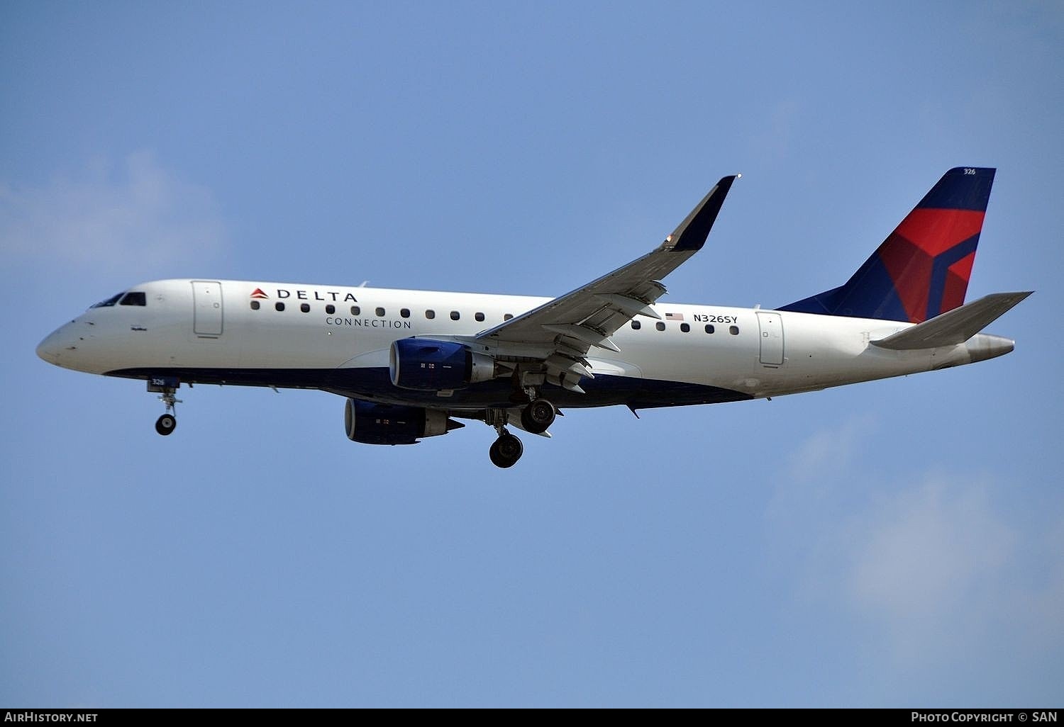 Aircraft Photo of N326SY | Embraer ERJ-175LR (ERJ-170-200 LR) | Delta Connection | AirHistory.net #828447