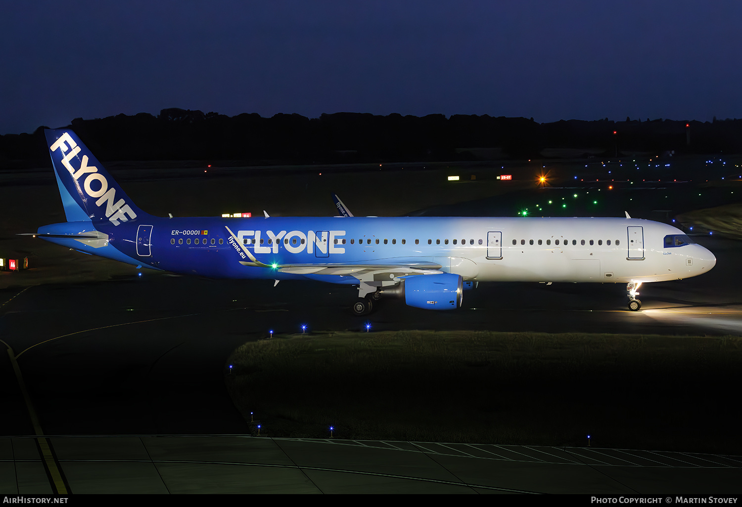 Aircraft Photo of ER-00001 | Airbus A321-211 | FlyOne | AirHistory.net #828646