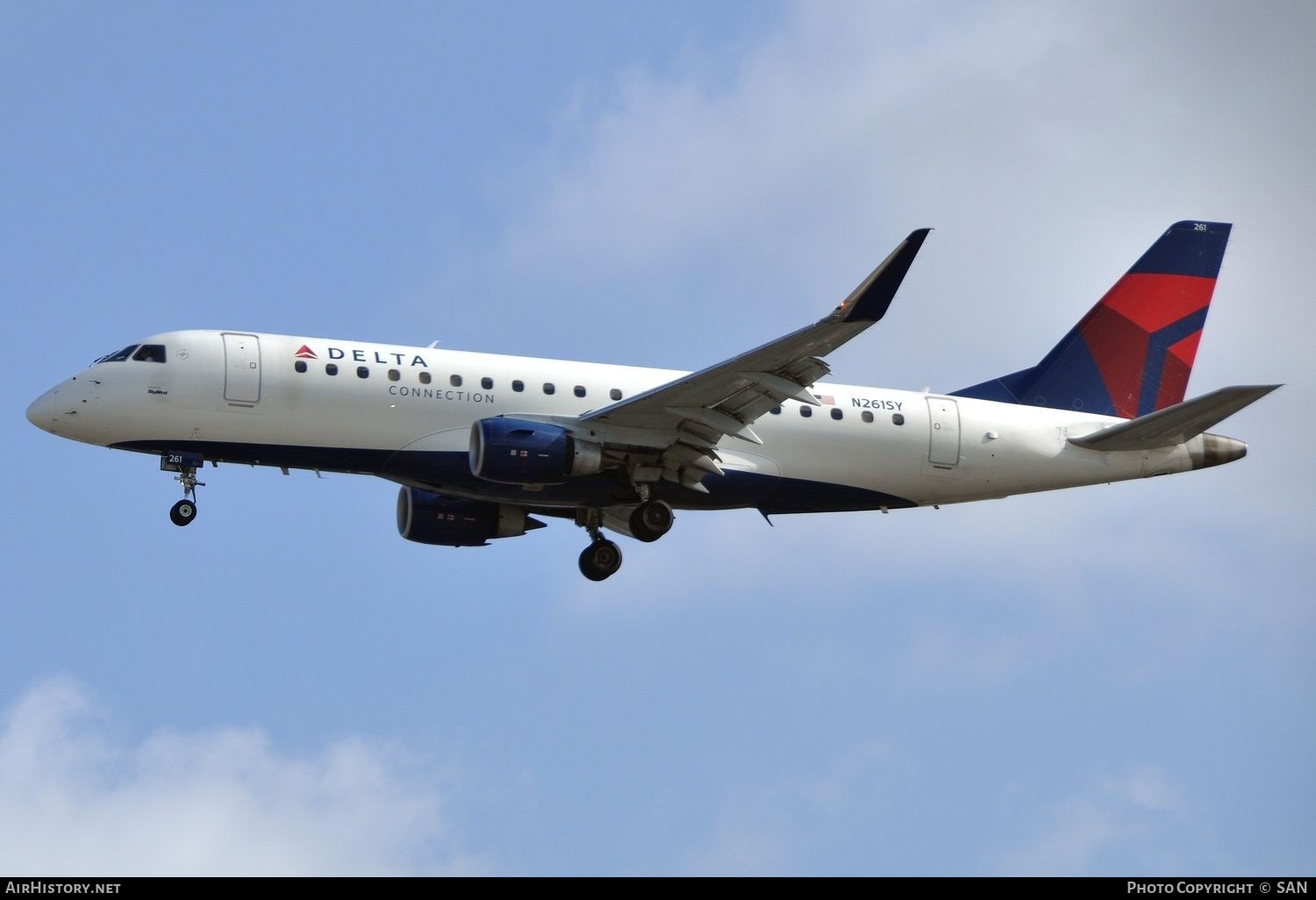 Aircraft Photo of N261SY | Embraer 175LR (ERJ-170-200LR) | Delta Connection | AirHistory.net #828724