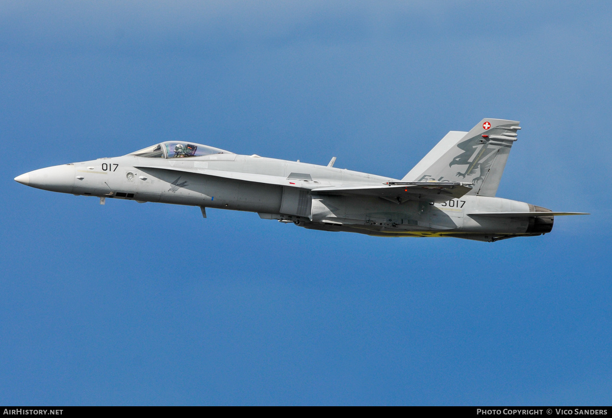 Aircraft Photo of J-5017 | McDonnell Douglas F/A-18C Hornet | Switzerland - Air Force | AirHistory.net #828741
