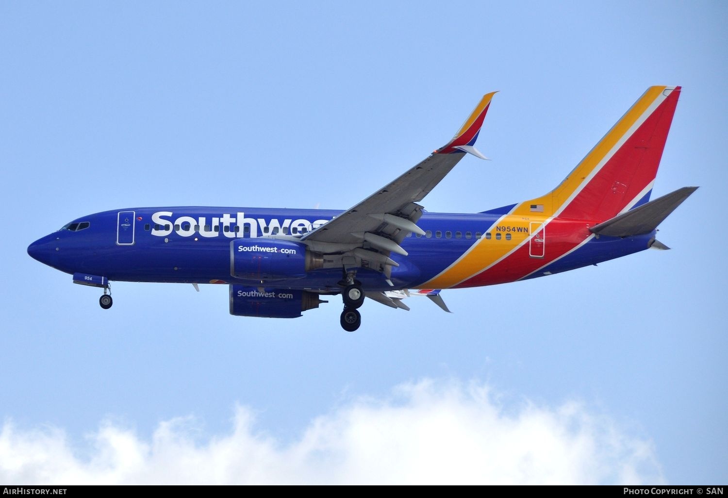 Aircraft Photo of N954WN Boeing - 0828811