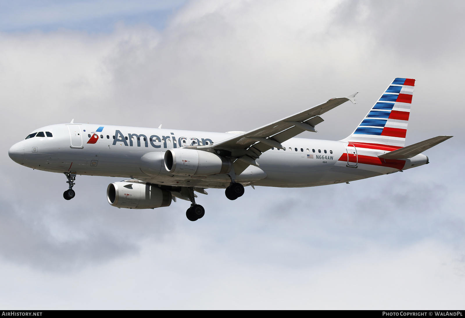 Aircraft Photo of N664AW | Airbus A320-232 | American Airlines | AirHistory.net #828869