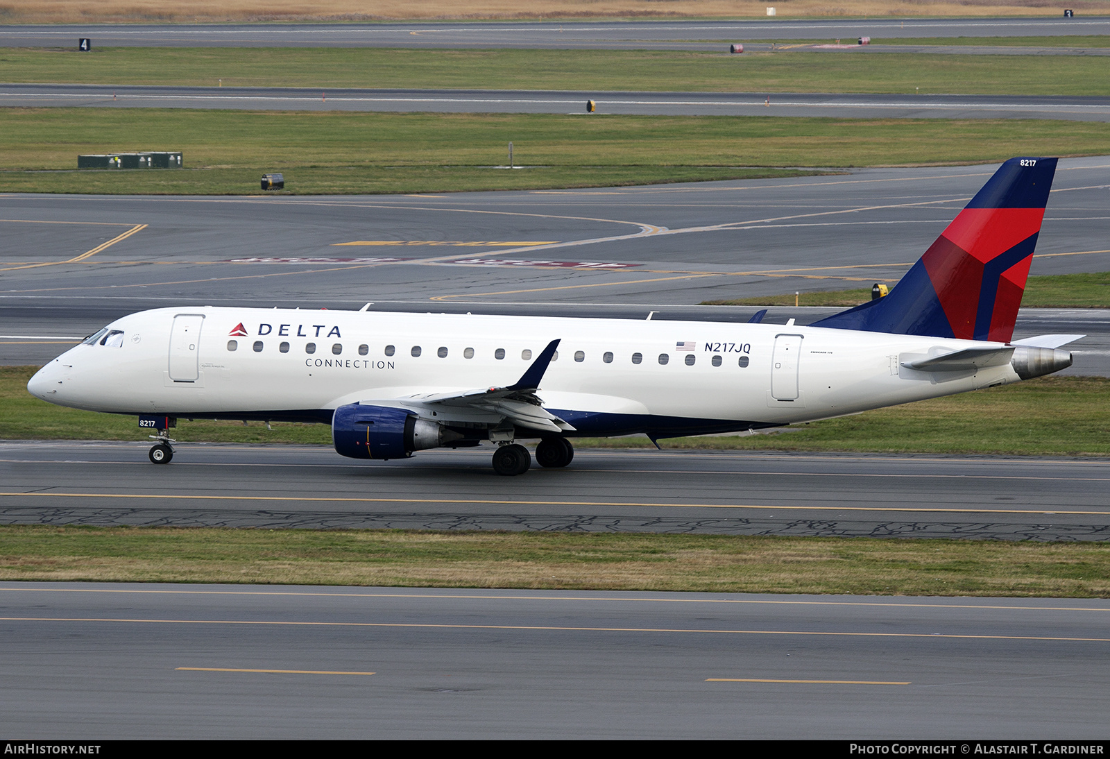 Aircraft Photo of N217JQ | Embraer ERJ-175LR (ERJ-170-200 LR) | Delta Connection | AirHistory.net #829063