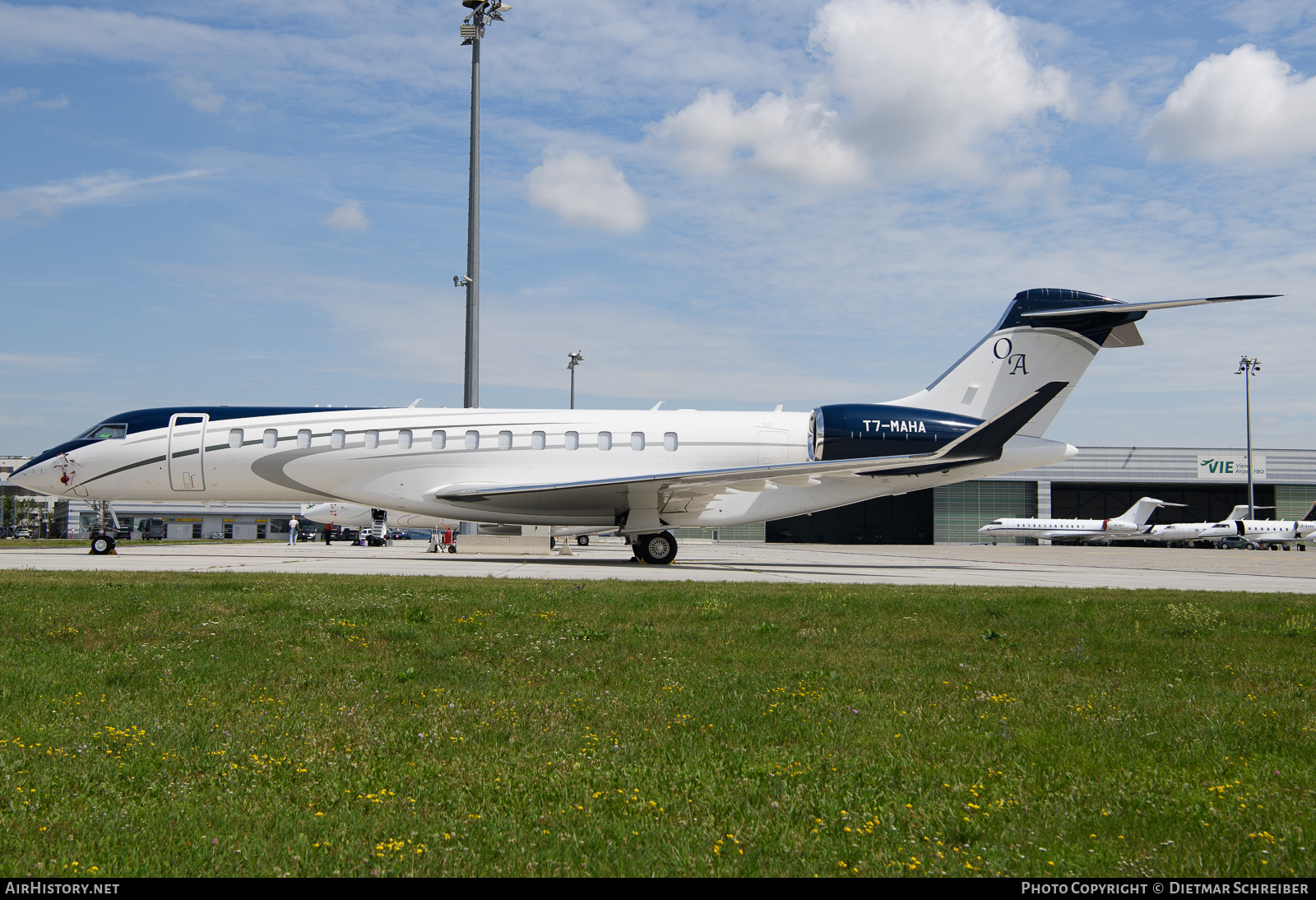 Aircraft Photo of T7-MAHA | Bombardier Global 7500 (BD-700-2A12) | AirHistory.net #829067