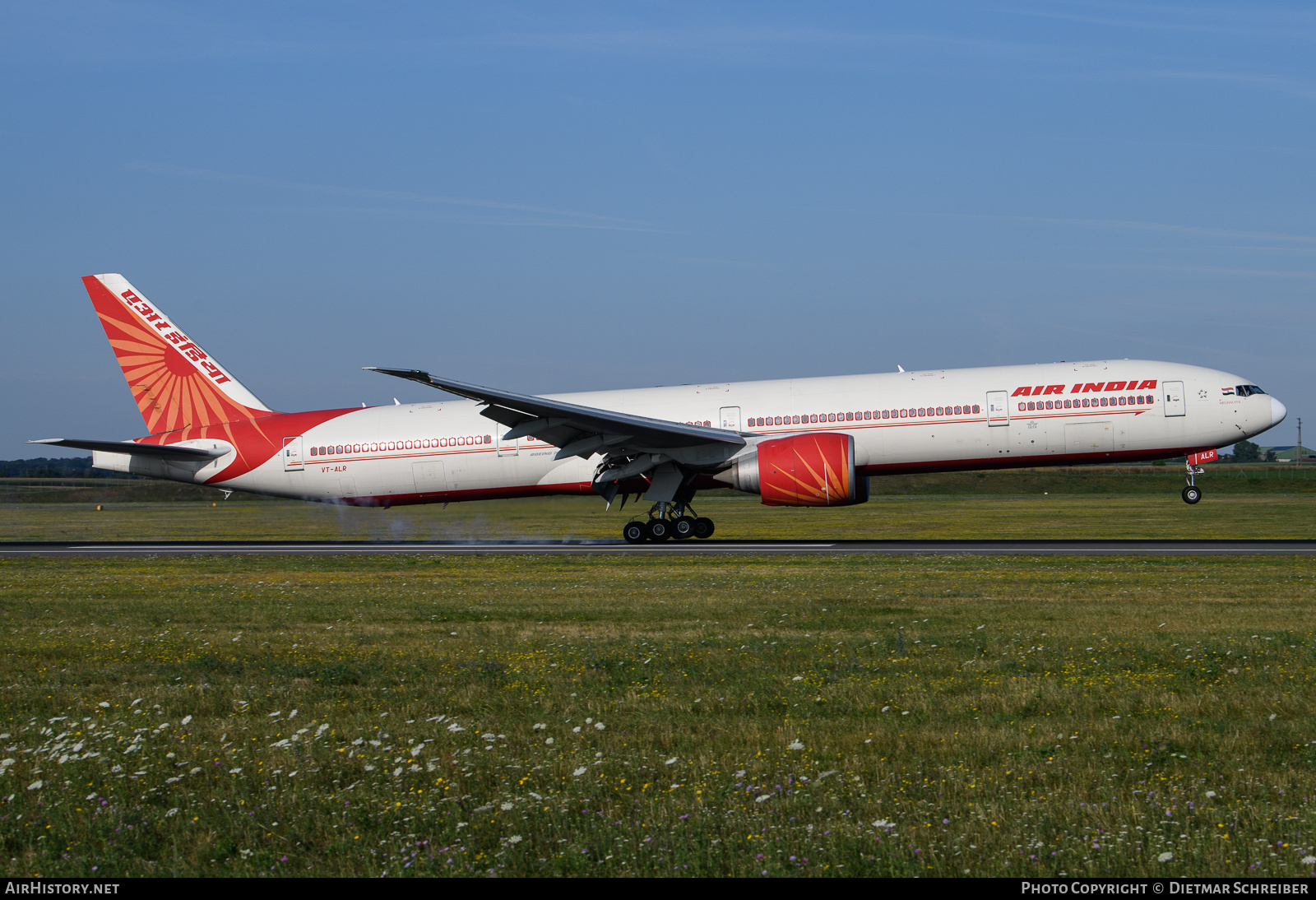 Aircraft Photo of VT-ALR | Boeing 777-337/ER | Air India | AirHistory.net #829087