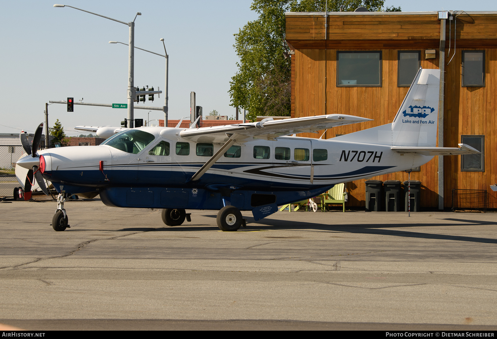 Aircraft Photo of N707H | Cessna 208B Grand Caravan EX | LPA - Lake & Pen Air | AirHistory.net #829238