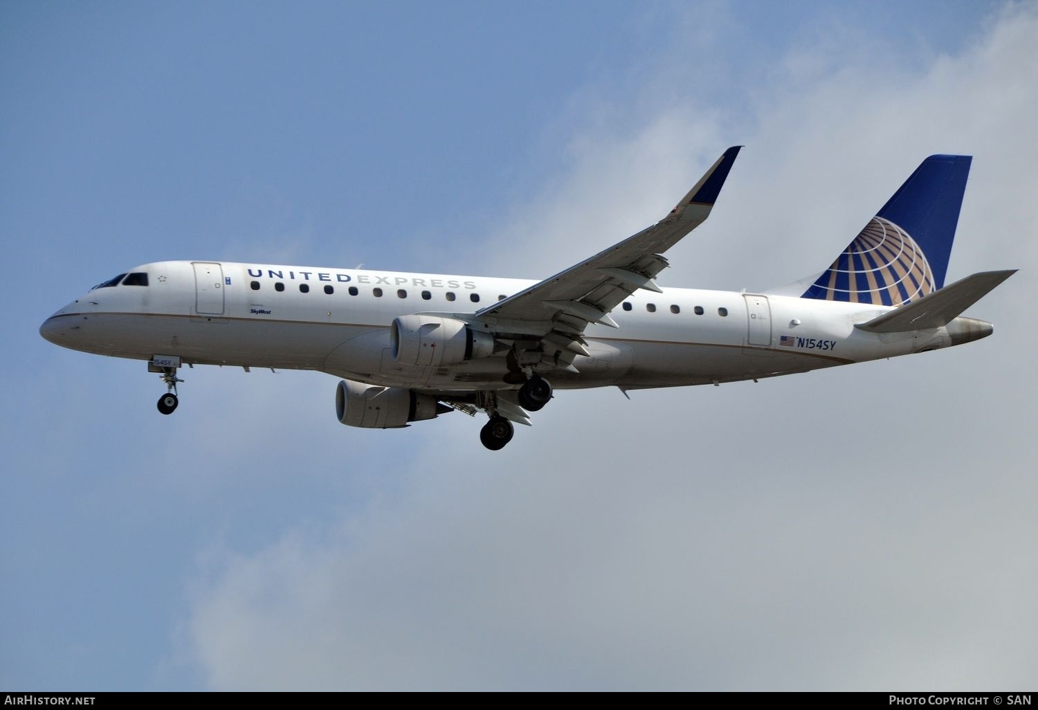Aircraft Photo of N154SY | Embraer ERJ-175LR (ERJ-170-200 LR) | United Express | AirHistory.net #829283