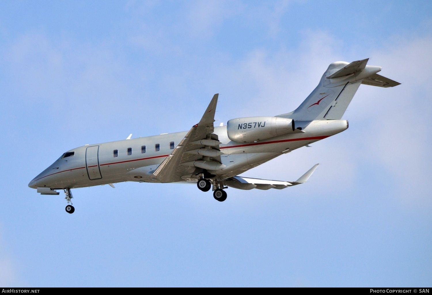 Aircraft Photo of N357VJ | Bombardier Challenger 350 (BD-100-1A10) | VistaJet | AirHistory.net #829306