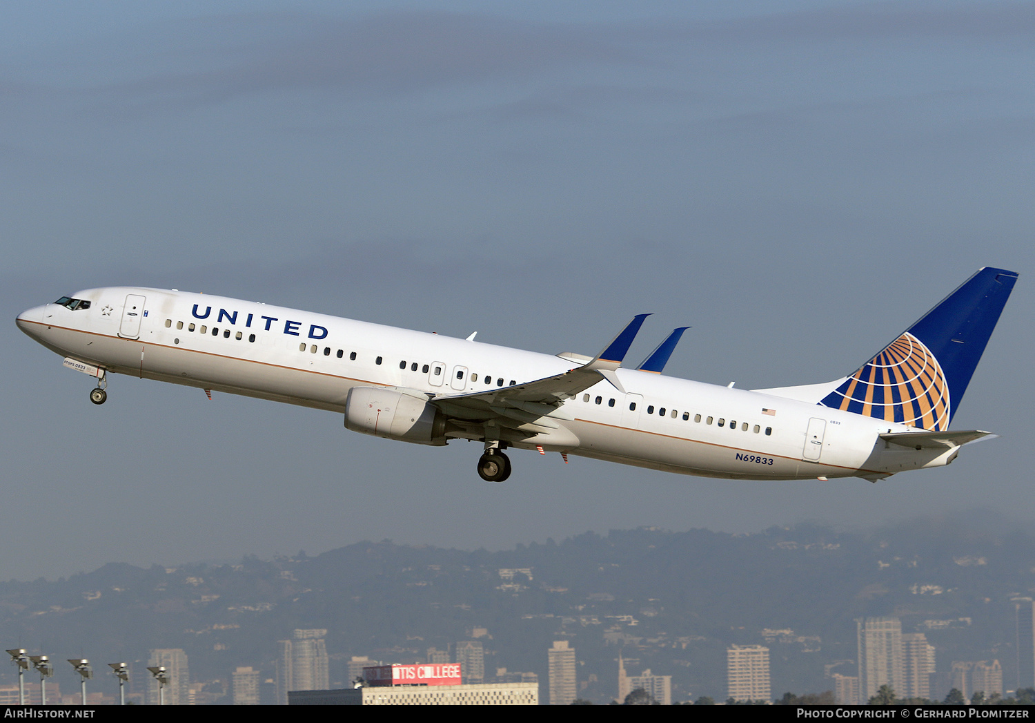 Aircraft Photo of N69833 | Boeing 737-924/ER | United Airlines | AirHistory.net #829351