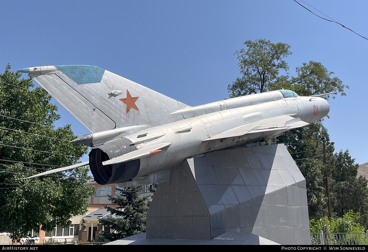 Aircraft Photo of 01 RD | Mikoyan-Gurevich MiG-21bis | Soviet Union - Air Force | AirHistory.net #829381