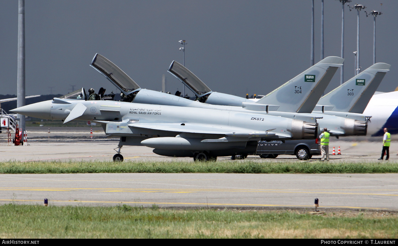 Aircraft Photo of 304 / ZK072 | Eurofighter EF-2000 Typhoon T | Saudi Arabia - Air Force | AirHistory.net #829438