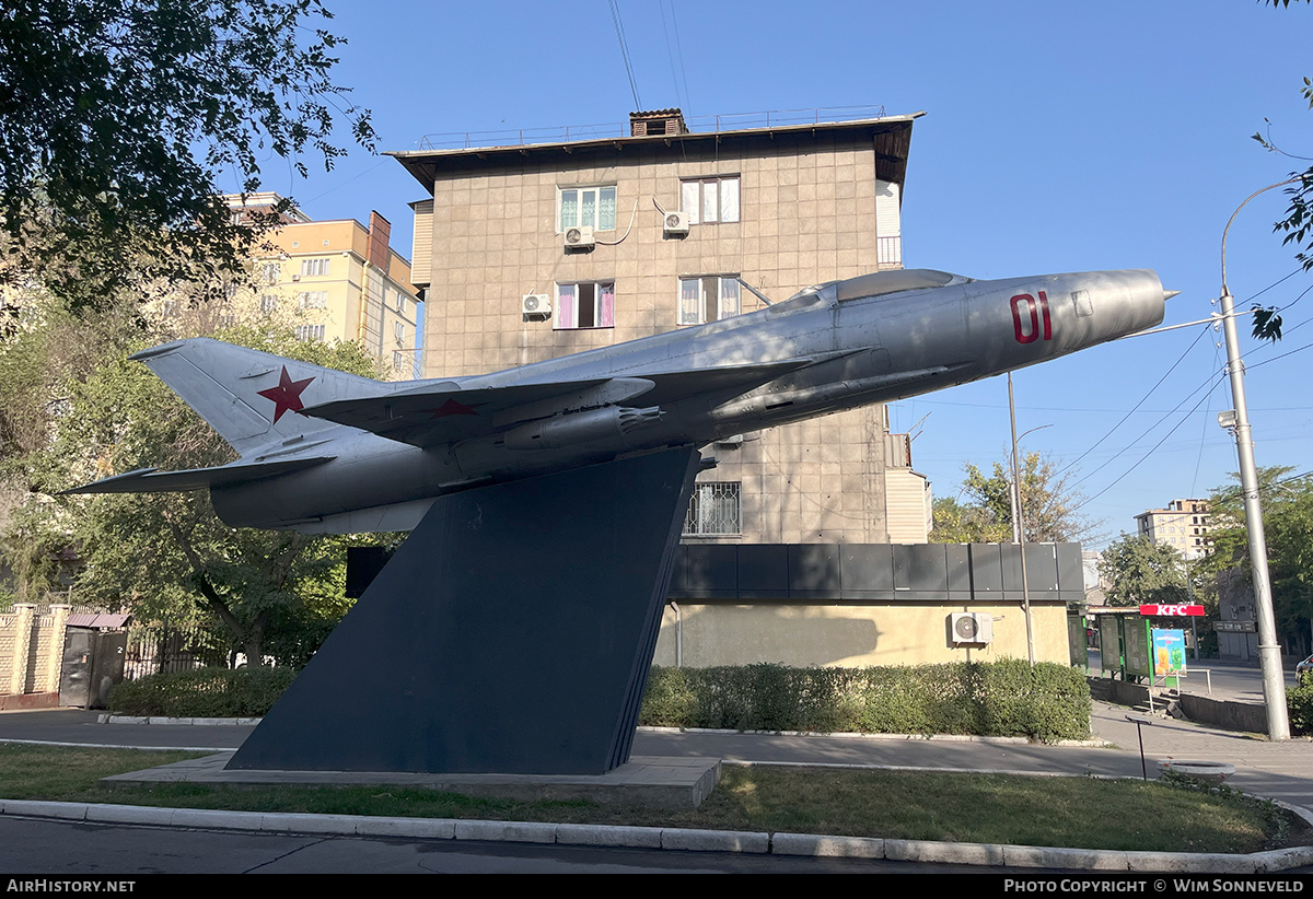 Aircraft Photo of 01 red | Mikoyan-Gurevich MiG-21F | Soviet Union - Air Force | AirHistory.net #829707
