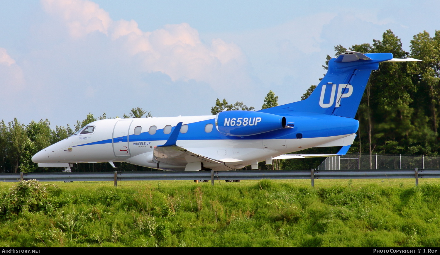Aircraft Photo of N658UP | Embraer EMB-505 Phenom 300 | Wheels Up | AirHistory.net #829755