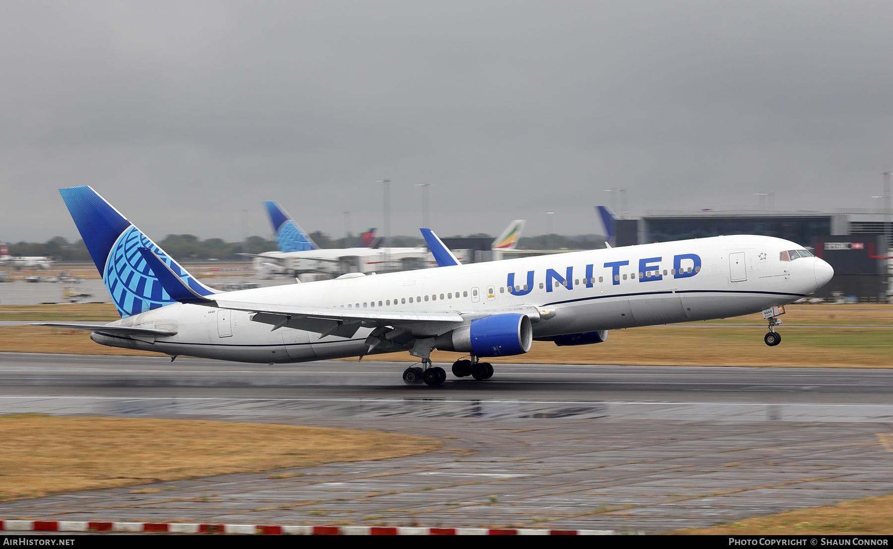 Aircraft Photo of N666UA | Boeing 767-322/ER | United Airlines | AirHistory.net #830043
